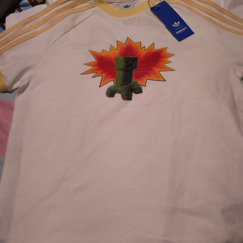 2Adidas Boys White GraphicT-Shirt (Medium 11-12)
